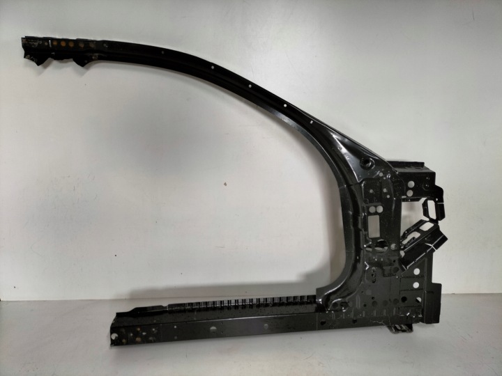 sloupek přední práh pravý BMW 5 G30 G31 17- boční vnitřní
