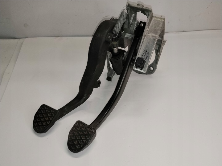 pedale kompletní BMW 3 E90 E91 6762250