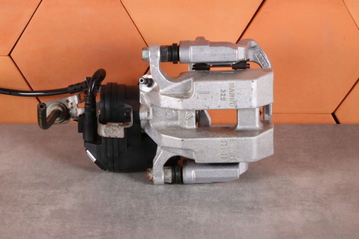 BMW G20 G21 G22 G23 G26 PINZA FRENO freno sinistra posteriore 330x20 8836841 7 km !!!