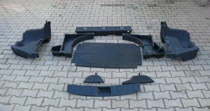 Habillage revêtement panneau intérieur porte Tapis Revêtement de sol Latérale/côté Porte coffre hayon HYUNDAI I30 07-12r. CW KOMBI
