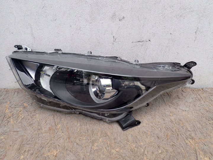 light left REFLEKTOR left TOYOTA YARIS 4 IV P21 2020- 81170K0060