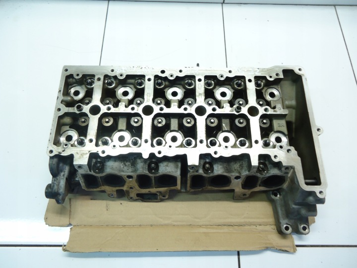 BMW 1 E87 2.0D N47D20 head. 7810465 does not have DZWIGIENEK
