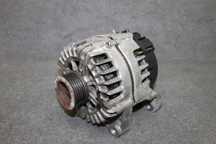 BMW F30 F32 F33 F34 F36 F15 F16 2.5D 3.0D 3.5D N57 alternateur 220A 8570675