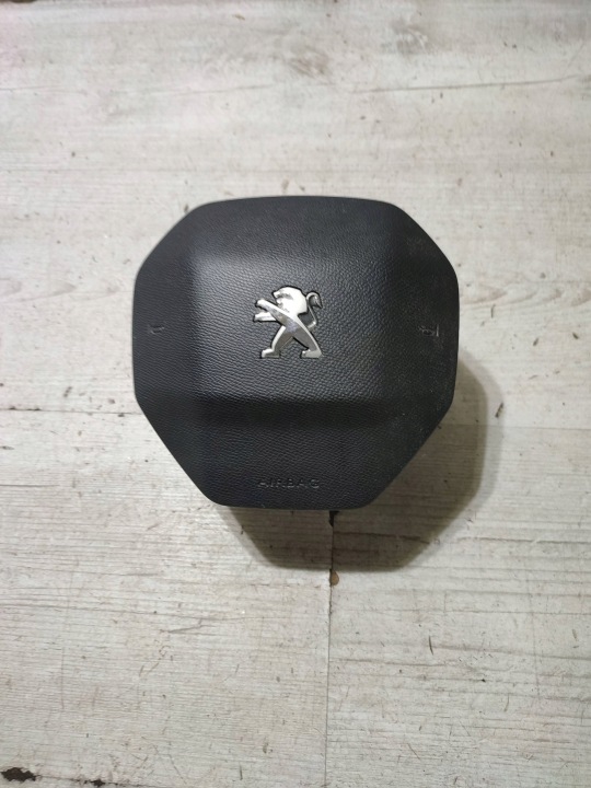 Peugeot 2008 II 2020 airbag powietrzna airbag of the steering wheel