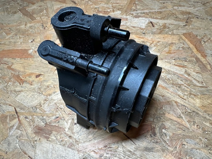 Mercedes W213 Kütusefilter korpusega A6540900652 13