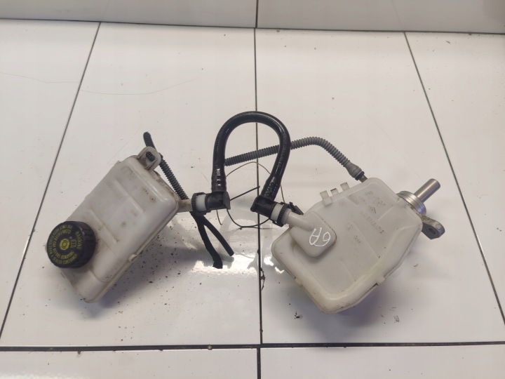 TRAFIC III 1.6 DCI brake reservoir 460910738R 460910323R