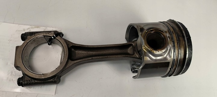 piston connecting rod 038J 2.0 TDI VOLKSWAGEN PASSAT B6
