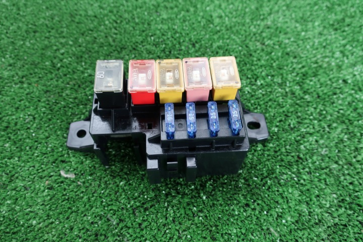 compartment of fuses SUZUKI JIMNY 1.3 petrol