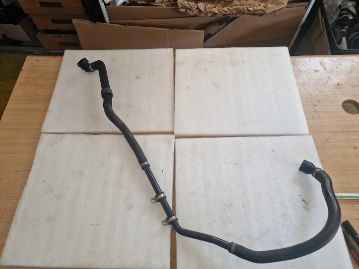 Tubazione d’acqua MERCEDES W213 220 CDI A2135011782