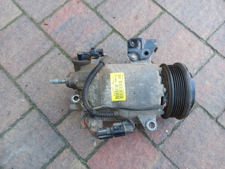 compressor; of the air conditioning FORD FIESTA MK7 1.0 15r