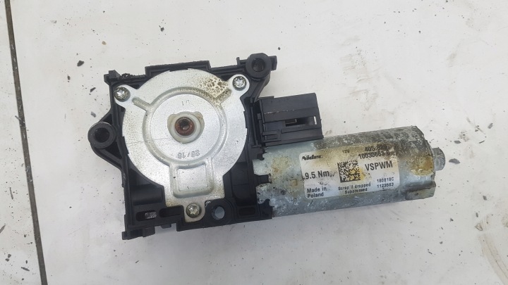 motor SZYBERDACHU MERCEDES-BENZ A KLASA W177 10030663C