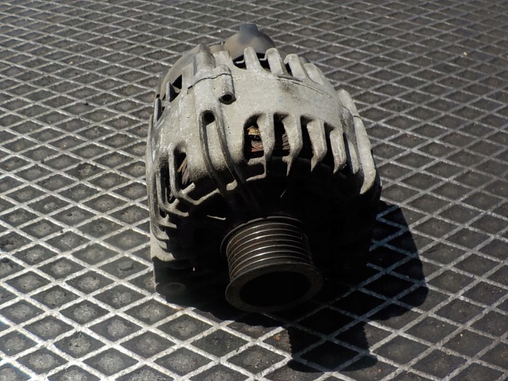 RENAULT MEGANE III 1.9 DCI alternator 8200757870D