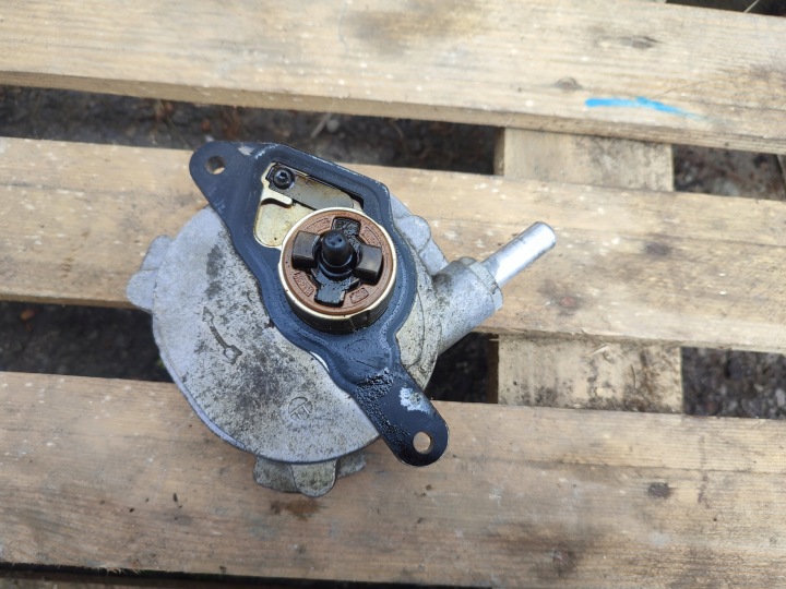 MERCEDES E-KLASA W211 W204 1.8 compressor; pump VACUM A2712301465