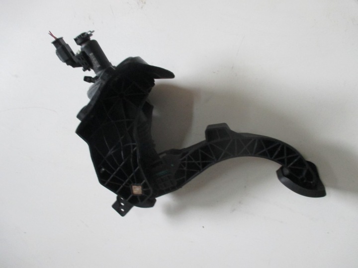 spojkový pedál PEUGEOT RIFTER 9820886080