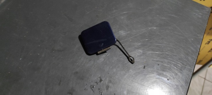 BMW E39 záslepka nárazníku HAKA záď 8213683