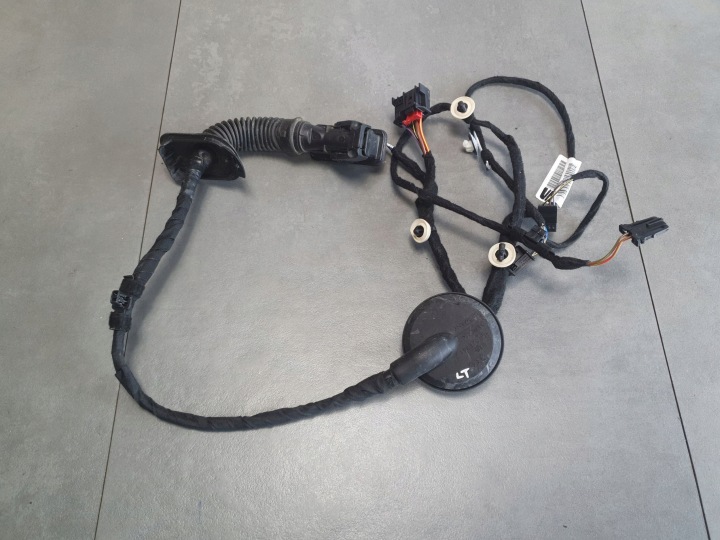 Cupra Formentor Przelotka instalacija vrata lijeva tylnych 5FA971161H
