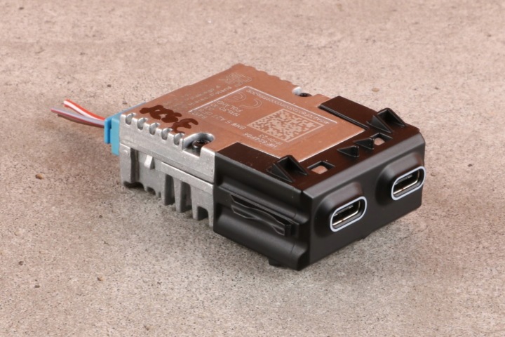 BMW 5' G60 G61 MINI J05 PODWOJNE adapter ZLACZE PORT USB DUAL 5A27DF8