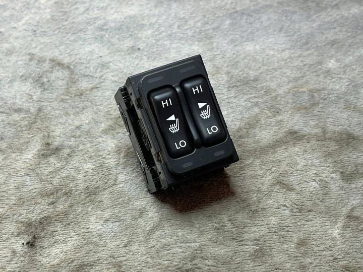 Subaru XV switch button of the heating seats !J