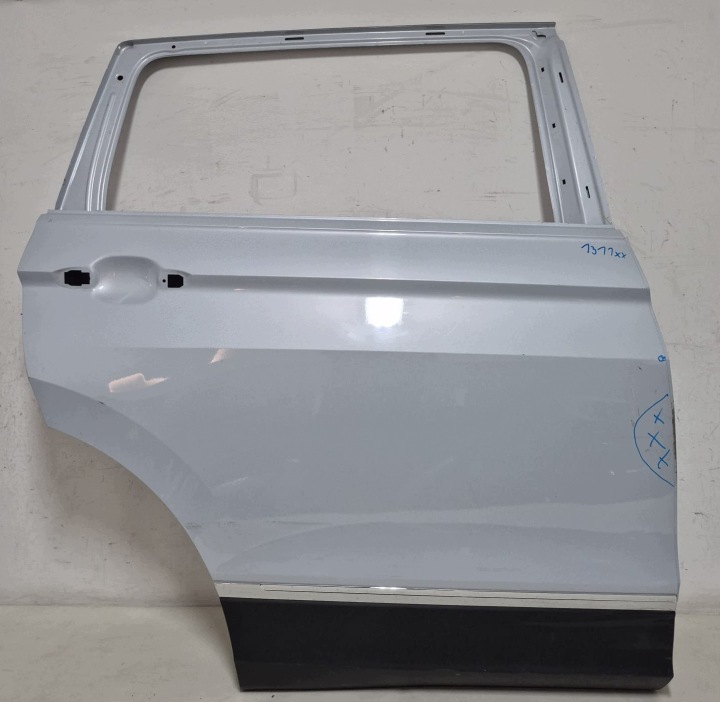 VW TIGUAN II 5NN ALLSPACE 16- door right rear part rear. 5NL833312C