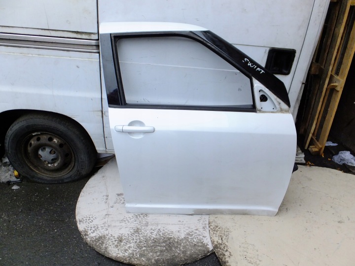 dveře pravý předek suzuki swift mk6 2007r