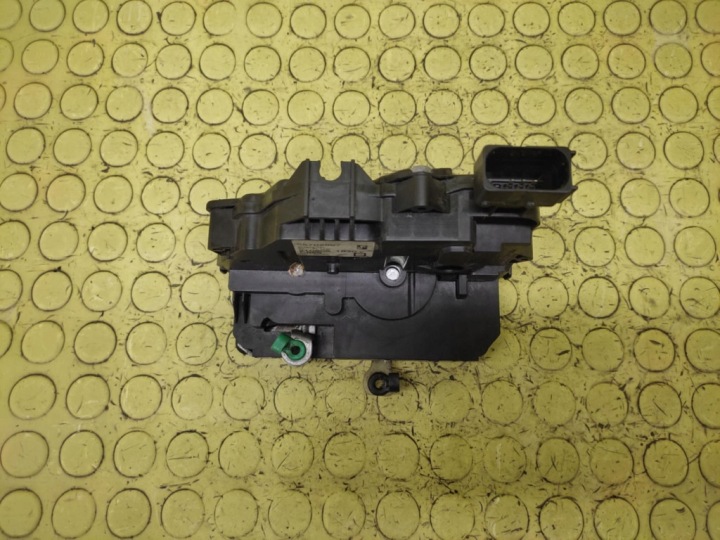 FIAT GRANDE PUNTO de la Serrure Portière Gauche Avant 55702897