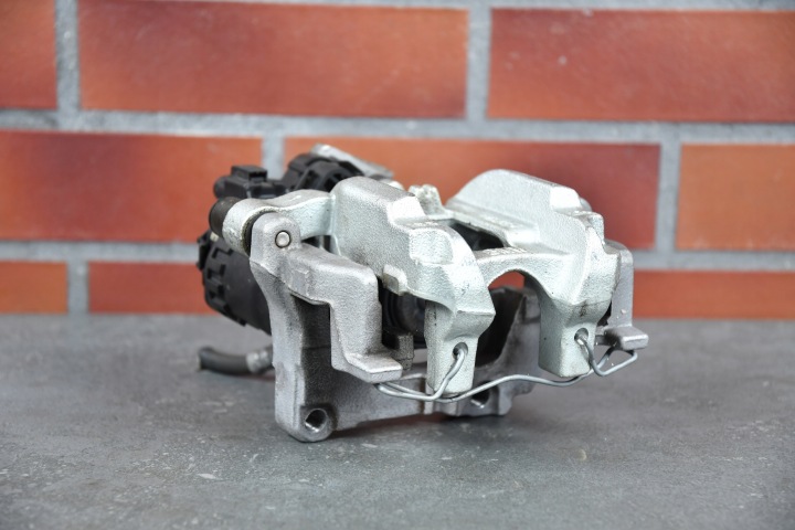 Bremssattel Bremse Sattel Kupplungssatz Kupplungsscheibe Brems- links heck hinten BMW X3 G45 5 G60 G61 8221km