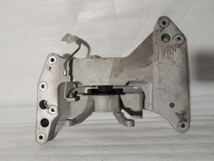 BMW 7 G11 LCI Stütze getriebehalter getriebestütze getriebelager 6861580 6862576