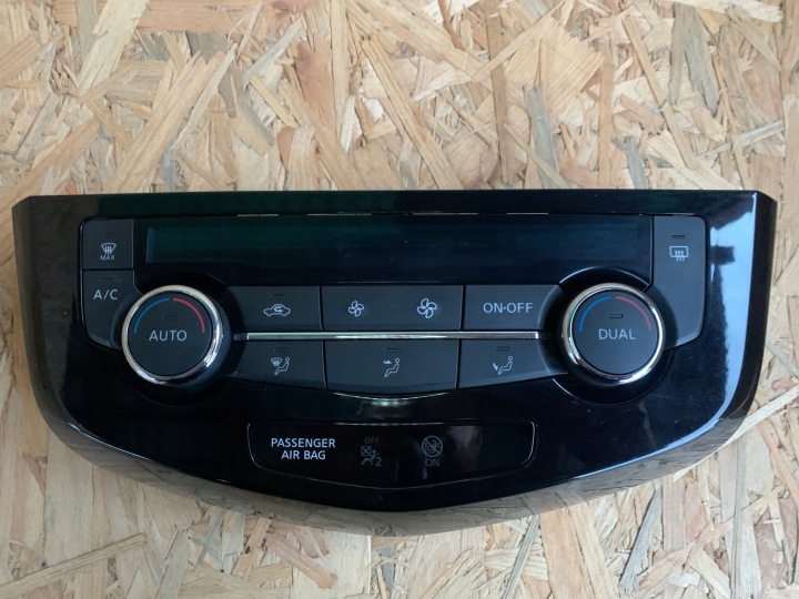 Nissan Qashqai II J11 panel of the air conditioning regulation regulacja LADNY