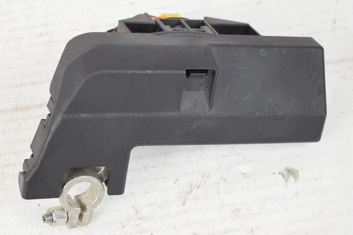 Stromverteiler mit Sicherung AUDI K98J4590