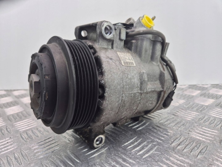 Mercedes C250 CGI W204 compressor; compressor of the air conditioning A0022304411
