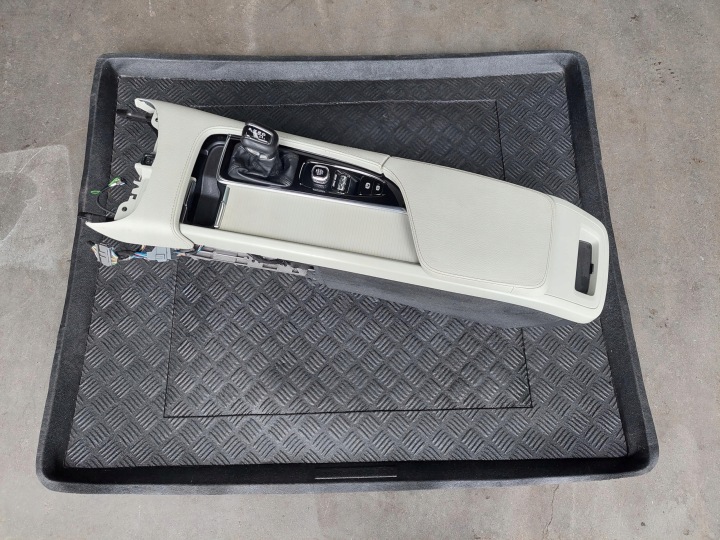 naslon za ruku TUNEL srednji ručice mjenjača ANGLIK UK ARMREST VOLVO S90 II V90