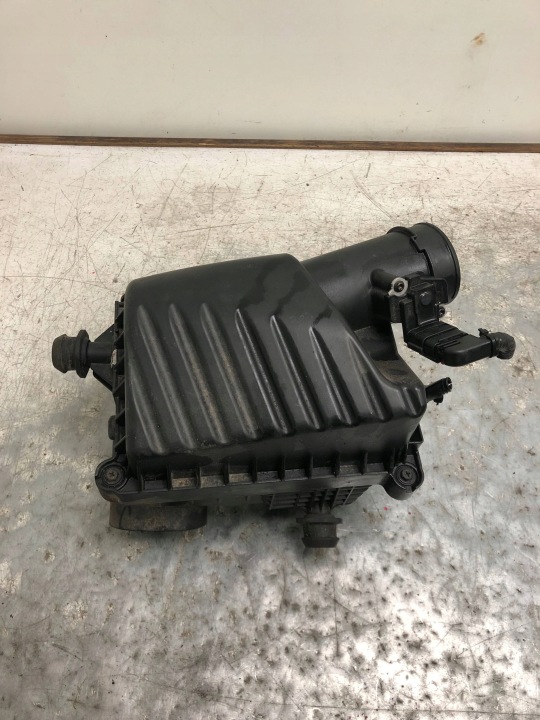 cover of a filter, air OPEL KARL 9678U