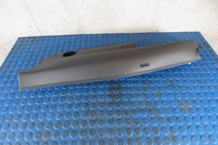 Skoda Rapid cover przy kanapie left rear part 5JA867765B