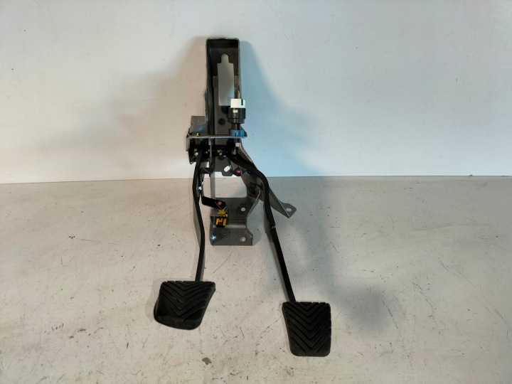 PEDAL FRENO FRIZIONE MITSUBISHI SPACE STAR II 13- 1.0B 52KW