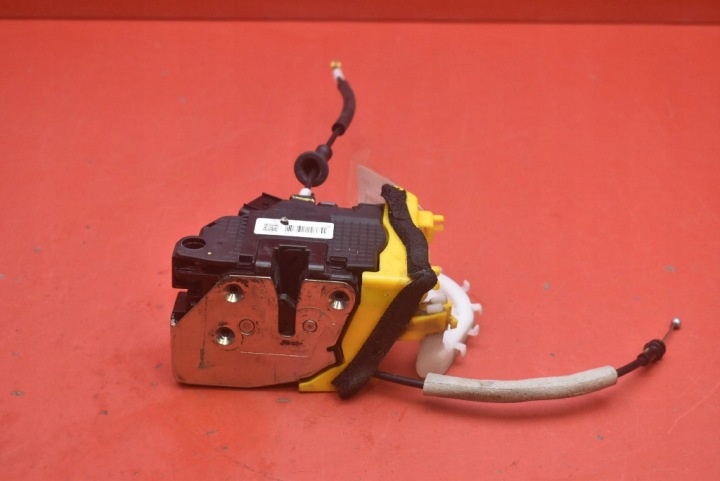lock door right front front EU 81320-A2400 KIA CEED 2 II 5D HB 15-18