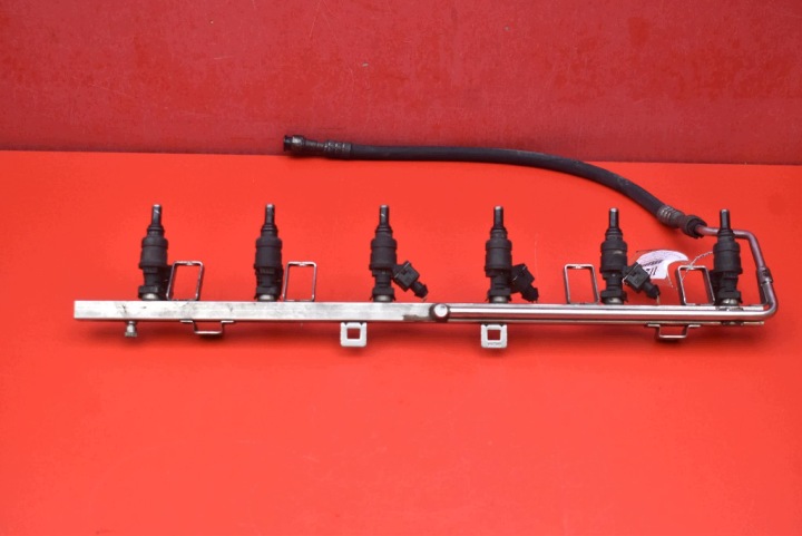 Rampe injection Injecteurs 143894902 BMW E39 2.2i 170 KM LIFT 00-04