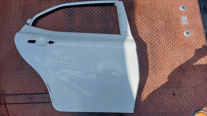 dveře pravý záď TOYOTA CAMRY VIII 18