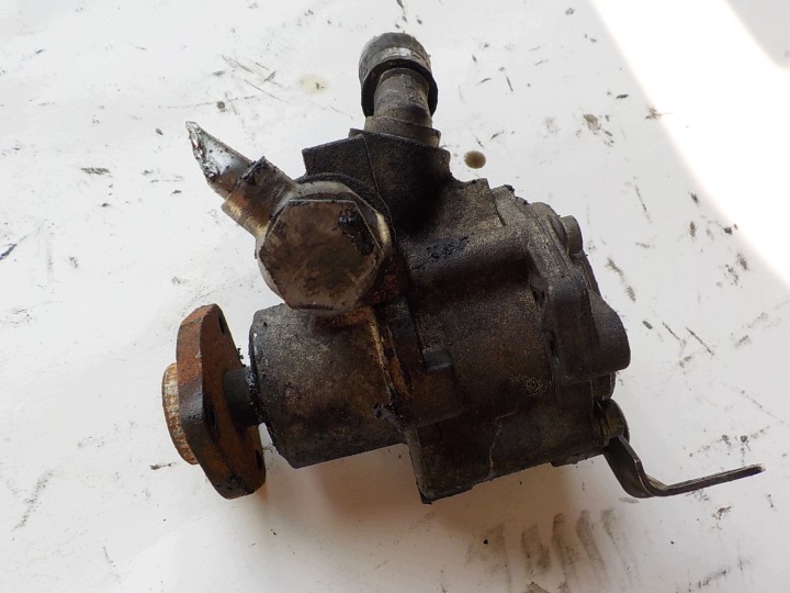 BMW E84 2.0 D ORG servo čerpadlo LH2114302 678045902