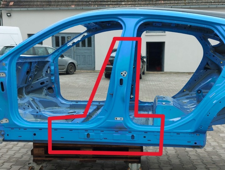 FORD MACH-E práh sloupek střední levý