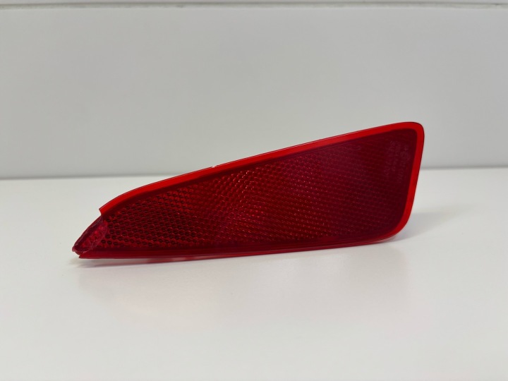 Odblask right side Toyota Yaris XP130 2nd facelift 2018 81910-F4010