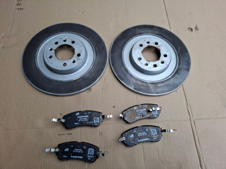 Bremsscheibe Bremsbeläge heck PEUGEOT 5008 III neu 25r 9839689880