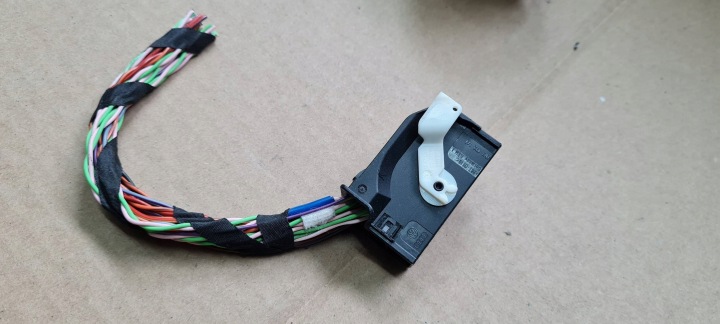 Q5 80A SQ5 KOSTKA electrical connecting spoiler MODULU VW AUDI 4M0972144