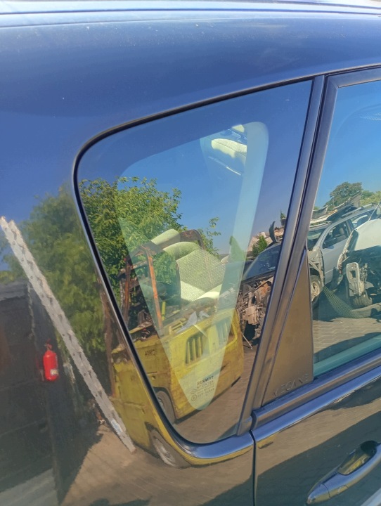 okno boční karoserie pravá záď Renault Scenic 2 II FL 05-08