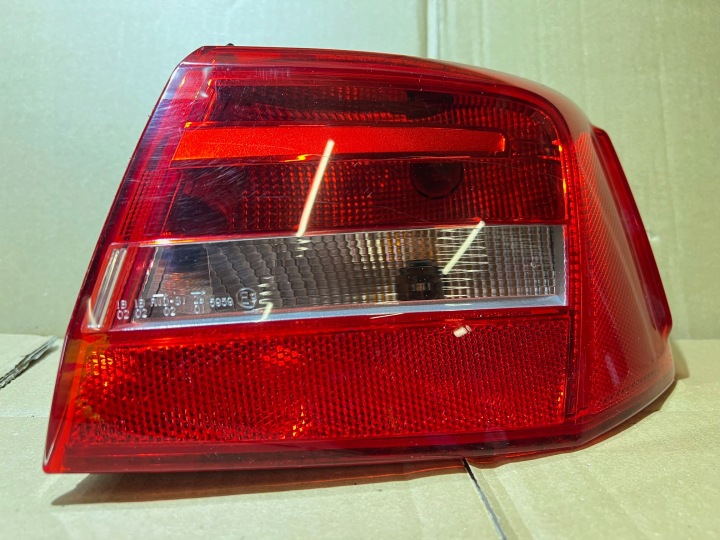 AUDI A6 C7 Sedan Licht rechts hinten rechts heck W Kotflügel 4G5945096