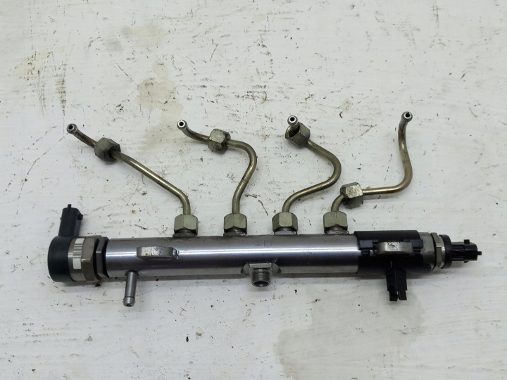 Kraftstoffverteiler Einspritzleiste OPEL INSIGNIA A 2.0 CDTI BiTurbo 195KM 55564168