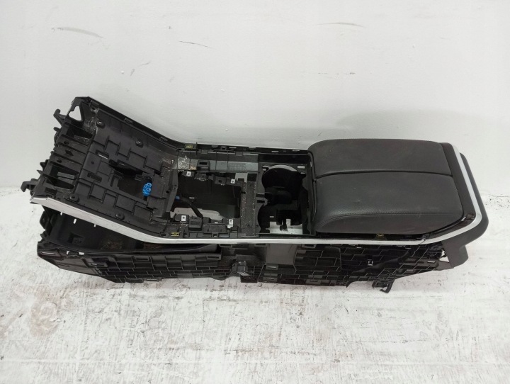 Loketní opěrka TUNELU LAND ROVER RANGE ROVER EVOQUE II L551 K8D2-045B44-B