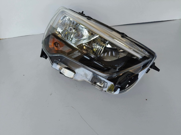 FANALE FARO Destro REFLEKTOR OPEL COMBO E 18
