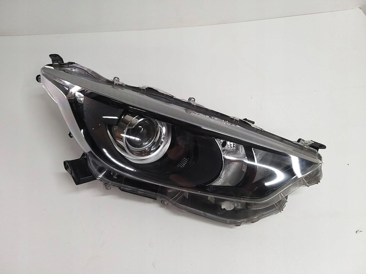 TOYOTA YARIS 4 IV light right front front ZWYKLA 20R