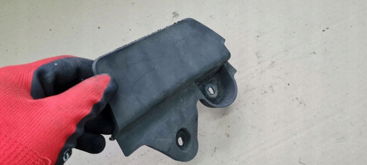 S3 8V Sedan A3 Blende Abdeckung Schmutzfänger links heck AUDI A3 Sedan 8V5853833