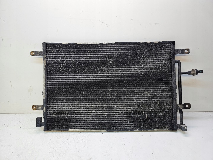 radiateur climatisation AUDI A4 B7 8E0260401T